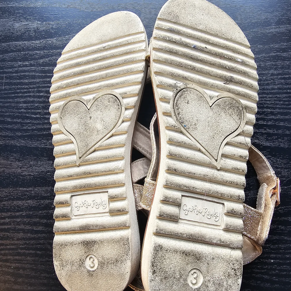 Cynthia Rowley Gold Glitter Sandals Girls/Youth Sz 3